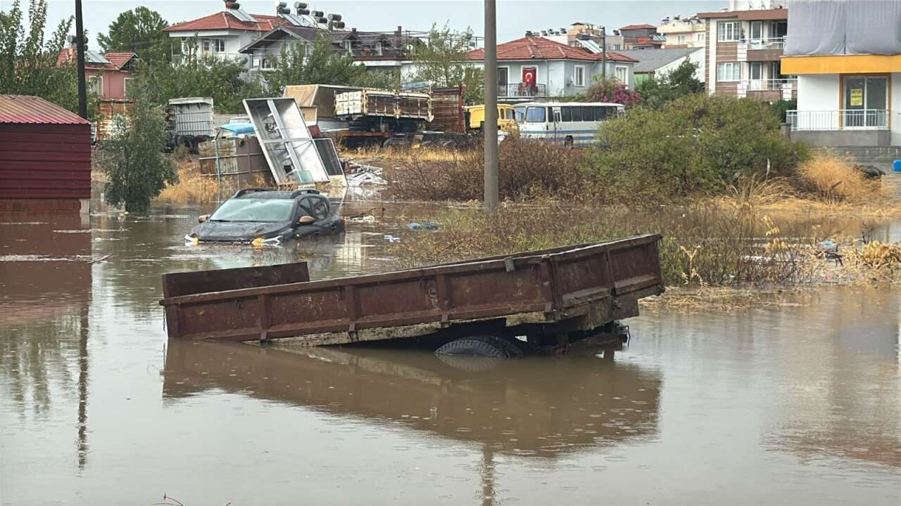 Muğla’da Sağanak ve Fırtına Hayatı Felç Etti 8
